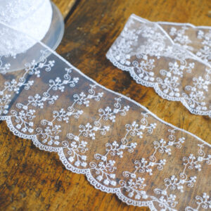 White embroidered flower lace 5,5cm