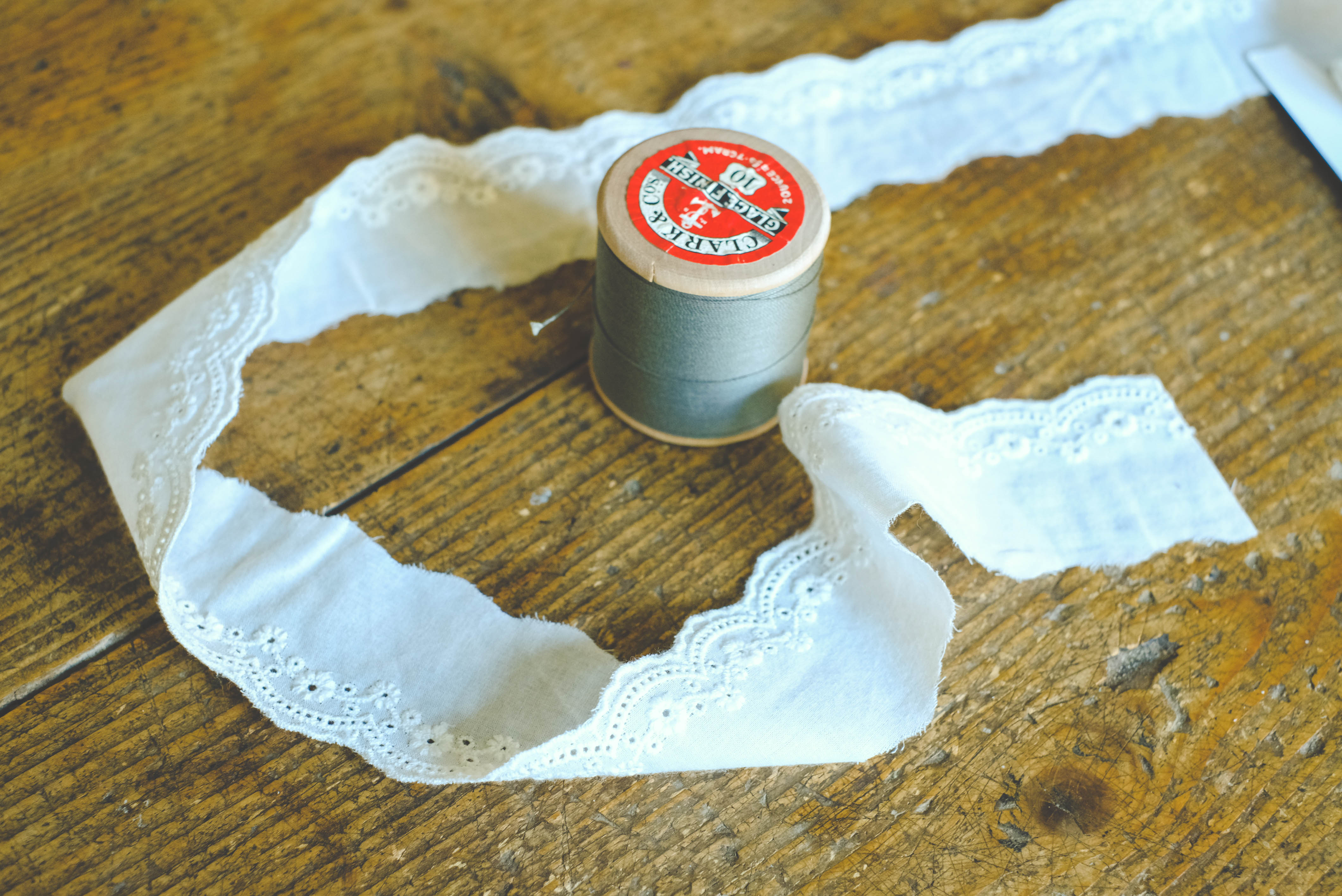 Embroidered cotton lace 5cm- white