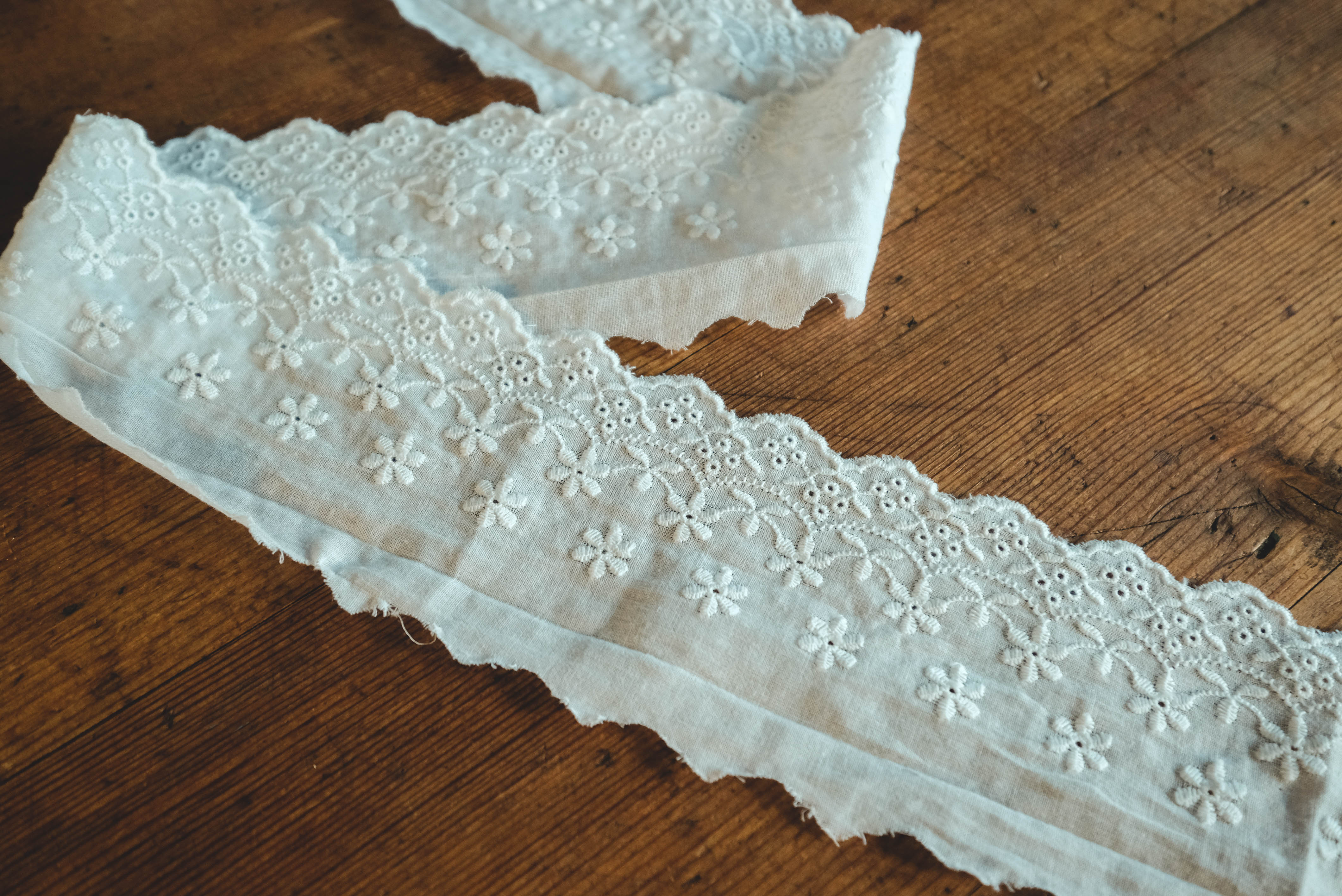 Embroidered cotton lace 8,5cm- white