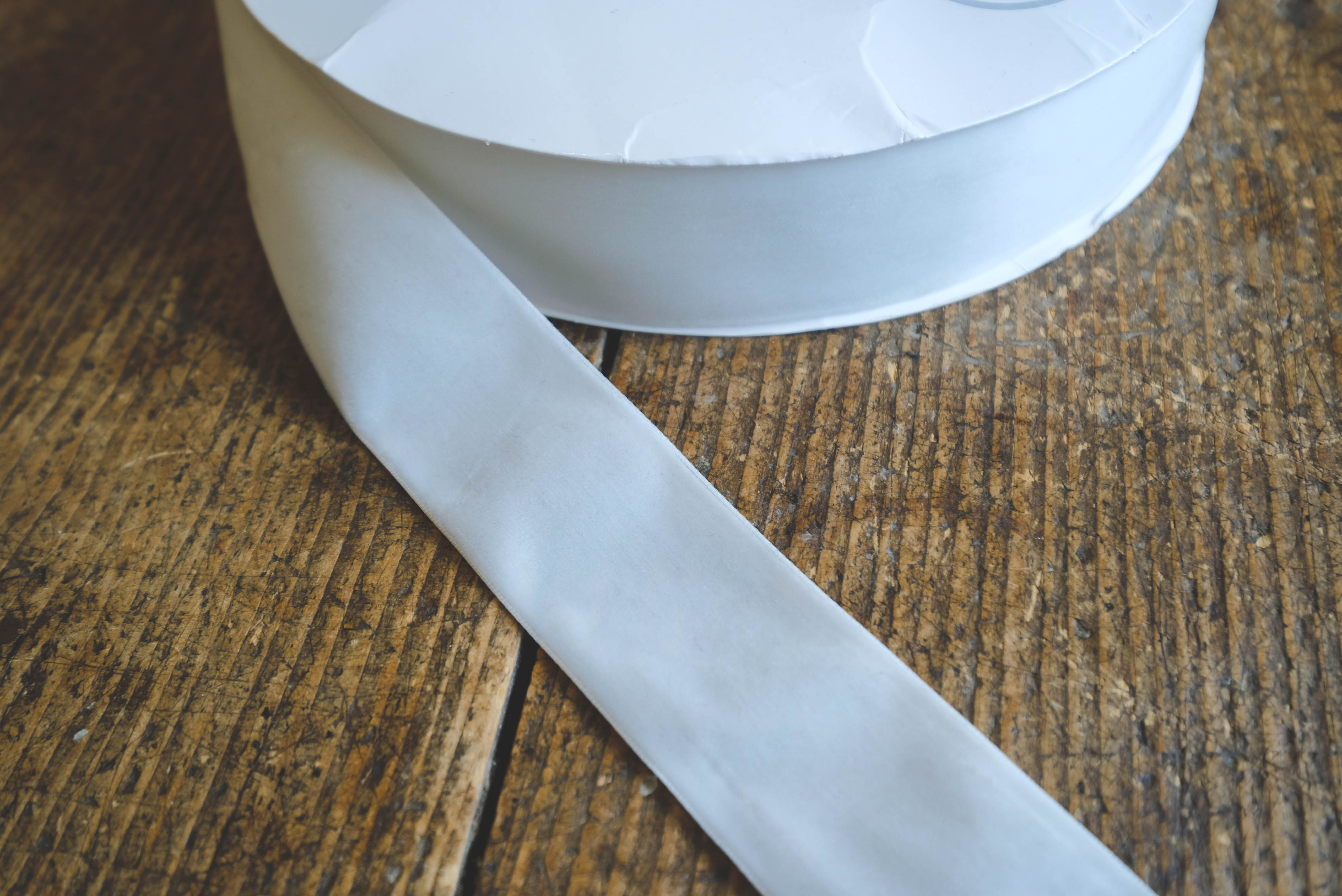 Velvet ribbon-white 3,8cm