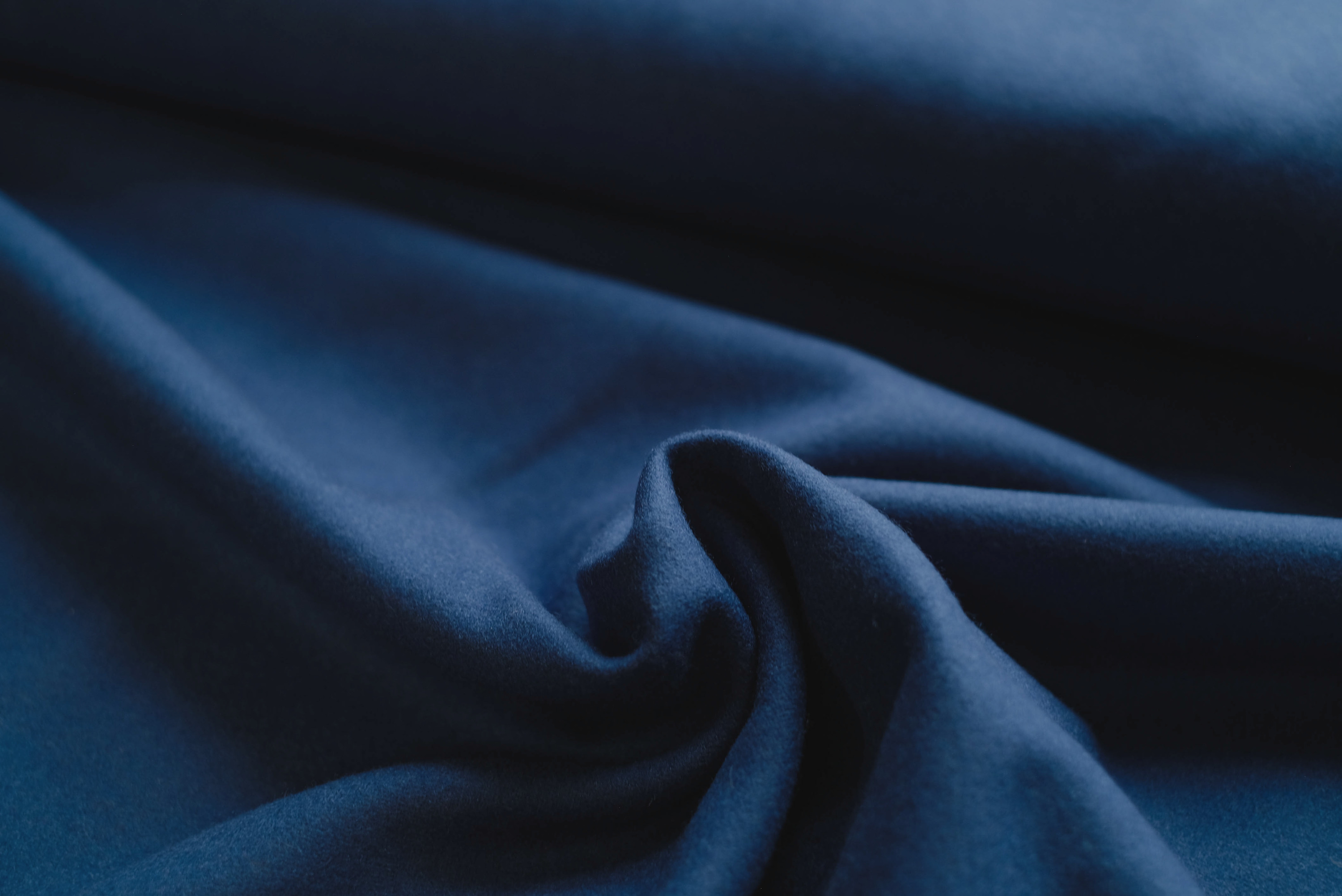 German MEDIUM wool - dark blue 206