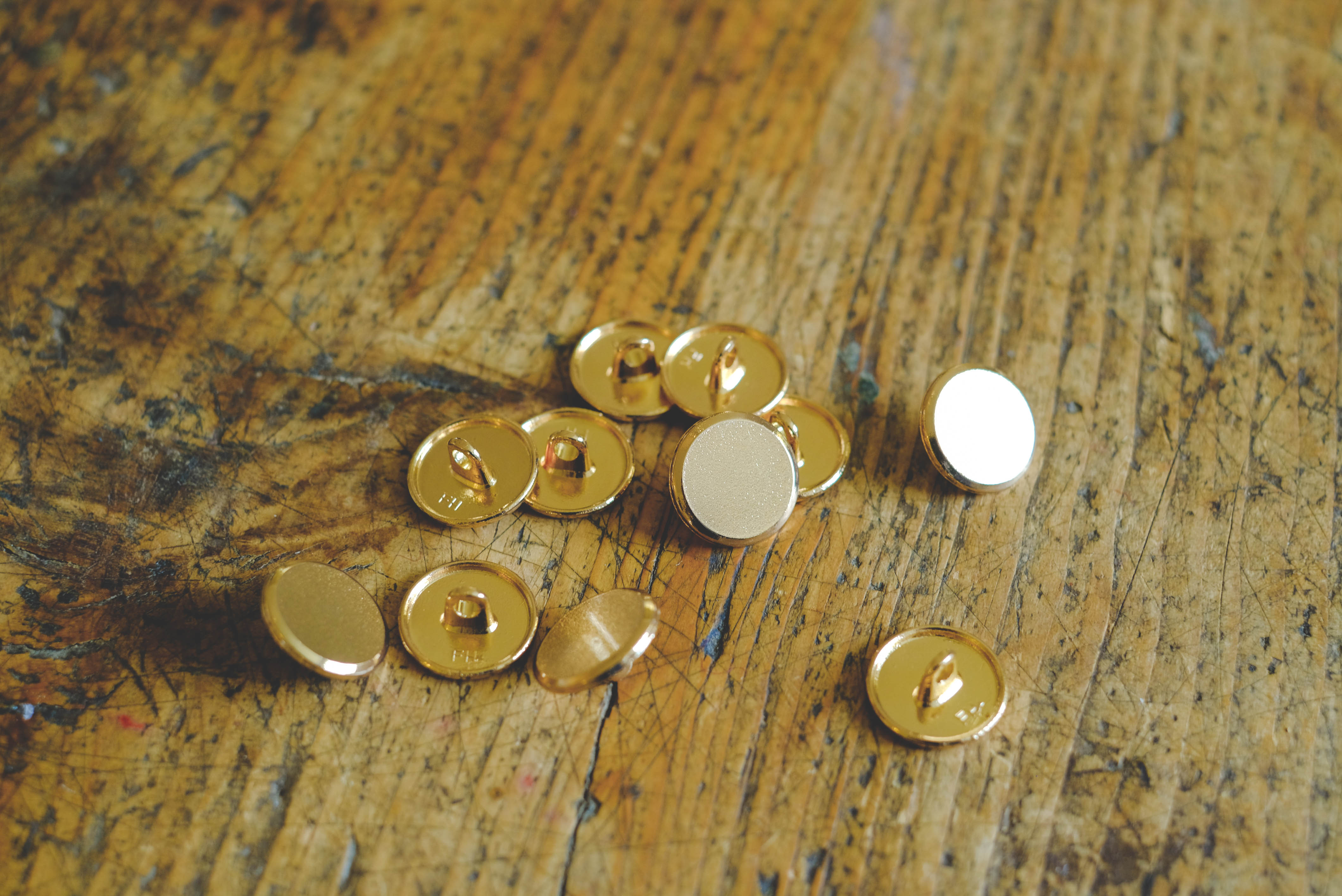 Metal button flat- gold n15mm