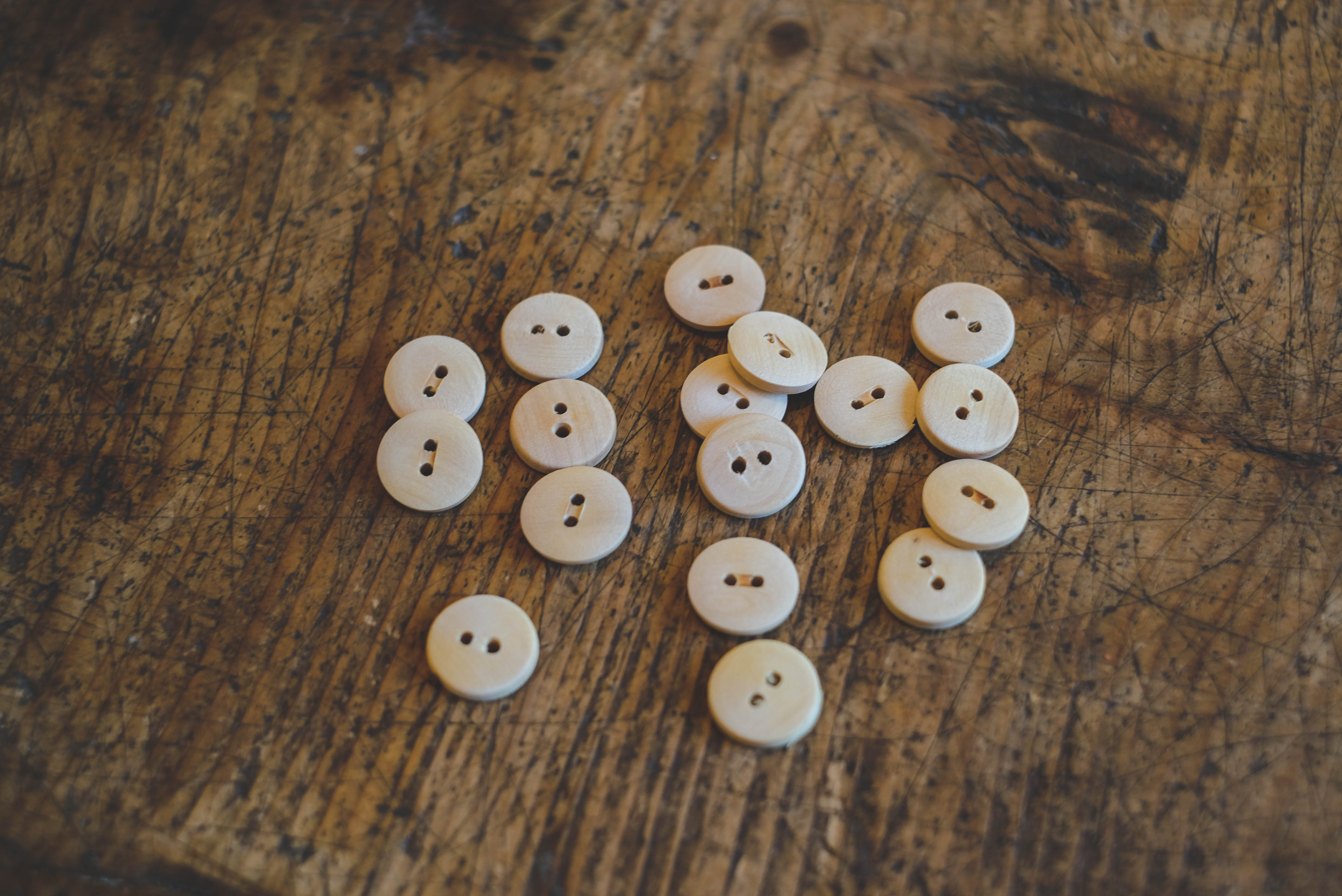 Light wood button- 15mm