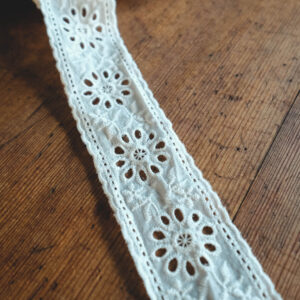 Embroidered cotton lace 4,5cm- white