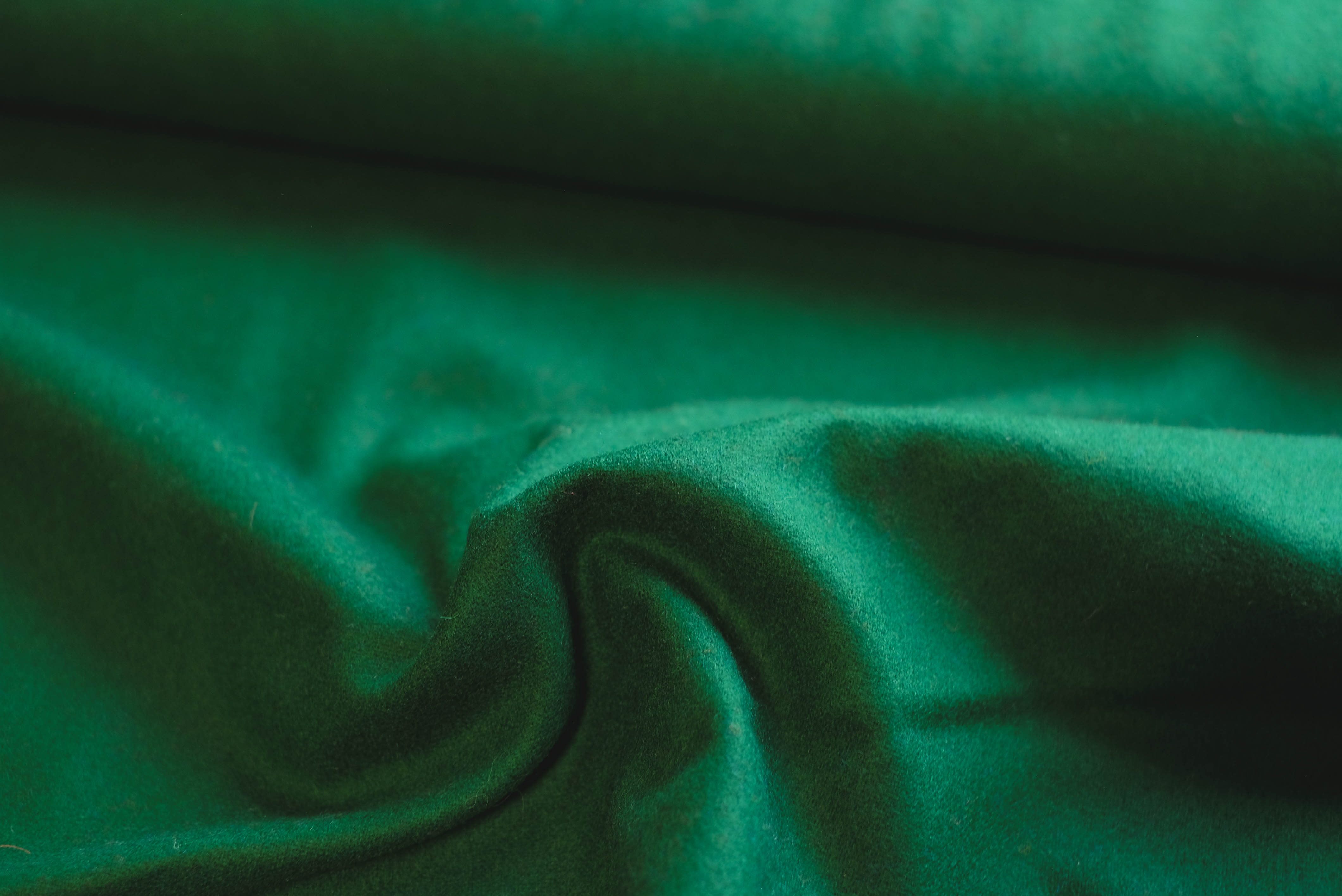 German THIN wool - emerald green 483