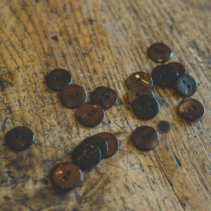Shiny pearl button 15mm- brown