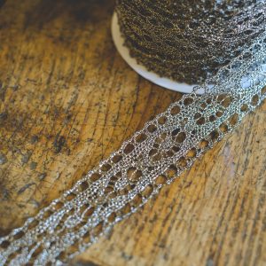 Metallic bobin lace 2,5cm-antique