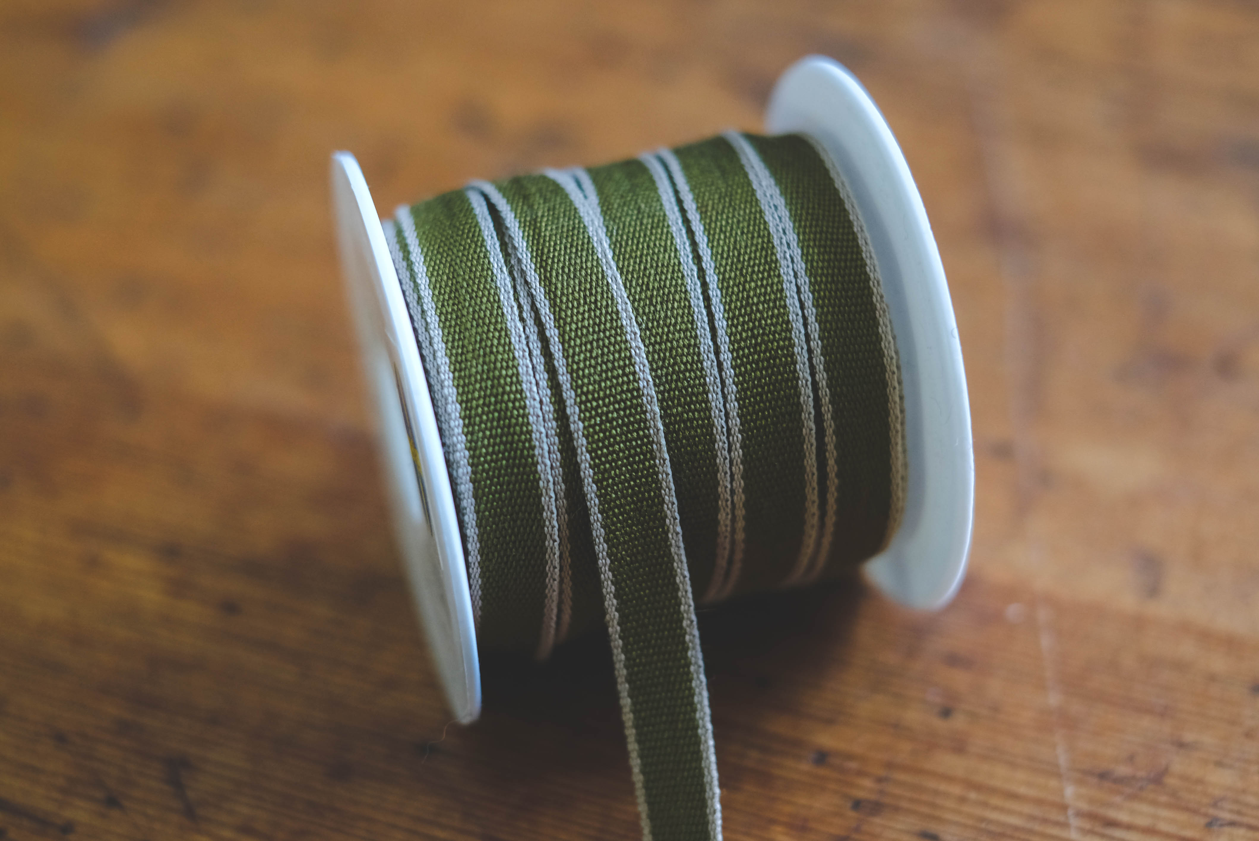 Traditional Swedish ribbon 10mm- olive green natural