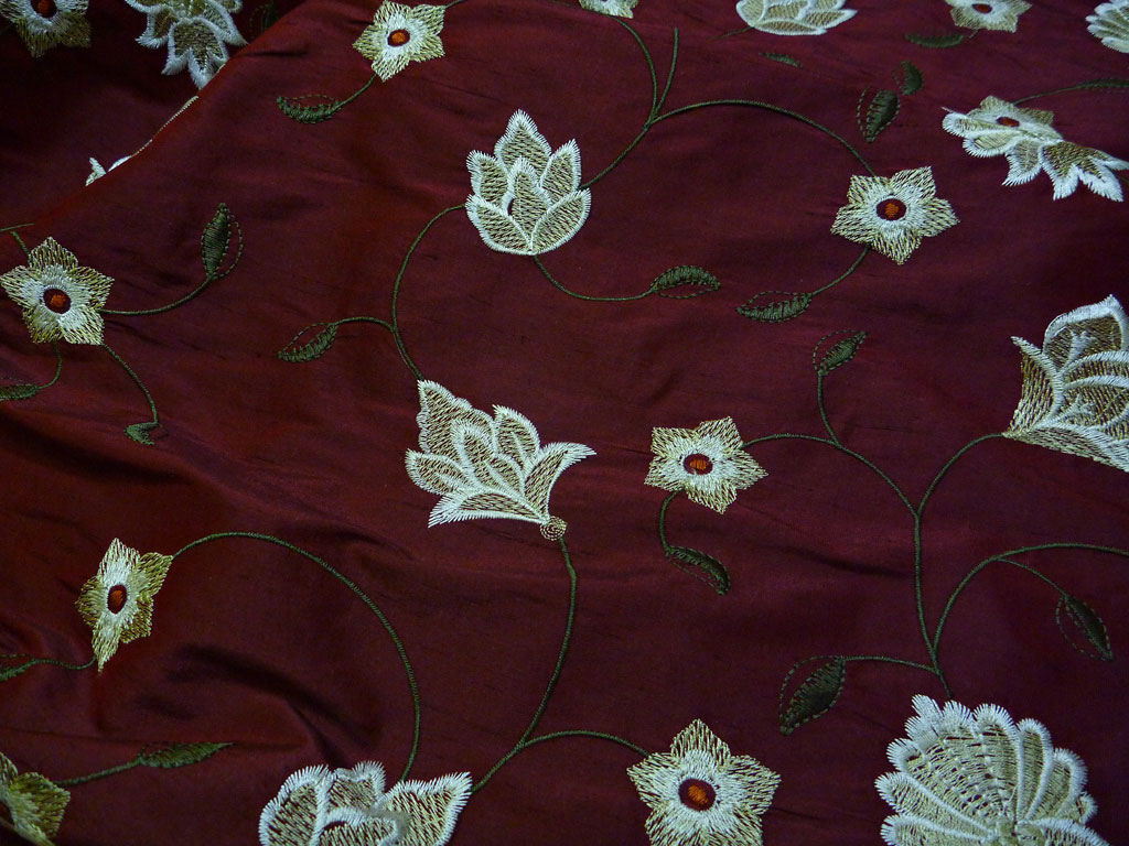 Embroidered silk-flowers red