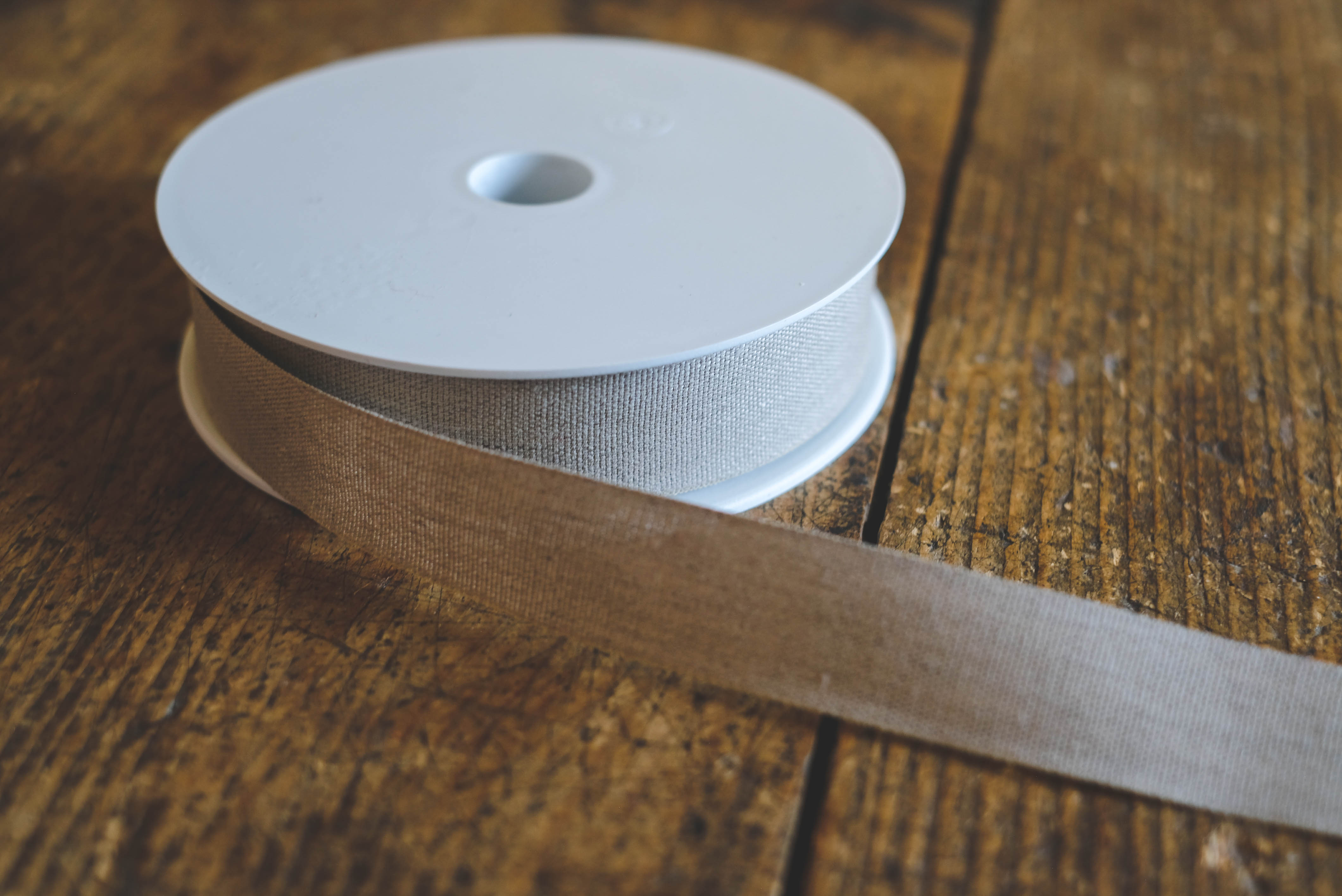Linen tape 25mm-natural