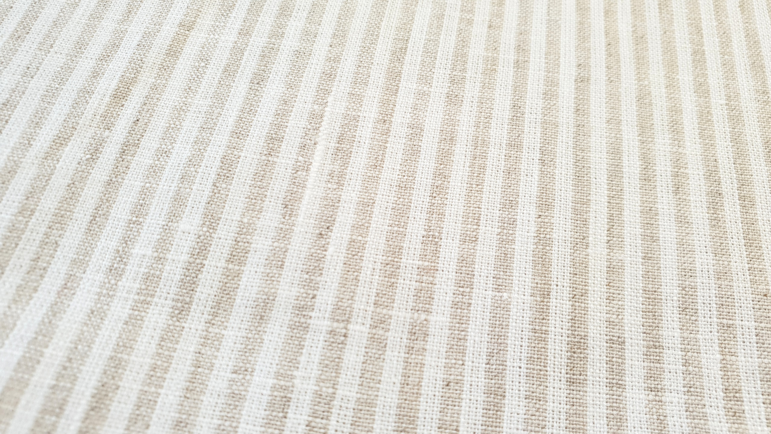 Striped linen- small natural white