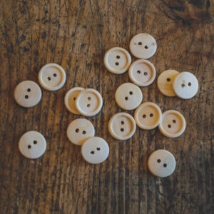 Light wood button with edge- 15mm